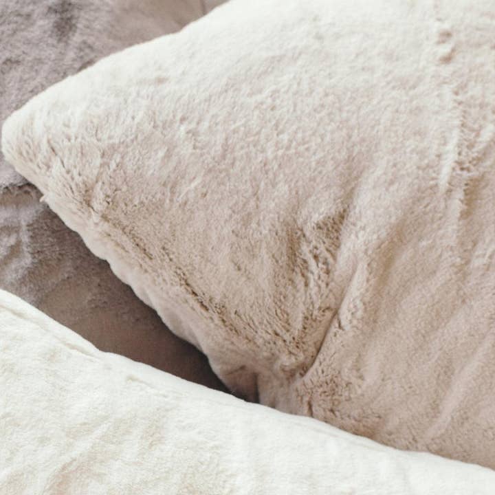 Saranoni - Wholesale Throw Pillow Cover - GRAND FAUX FUR 2-PACK EURO PILLOW COVERS6