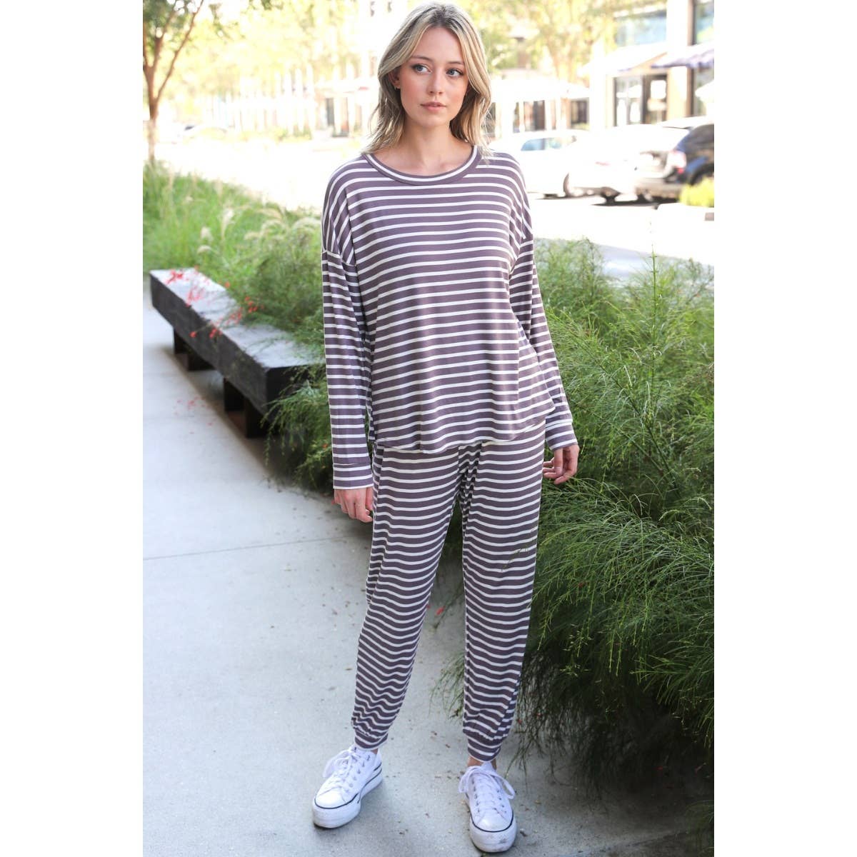 Veveret – wholesale Lounge set – Women's – French Terry Animal Mix Lounge Set - Striped Print6