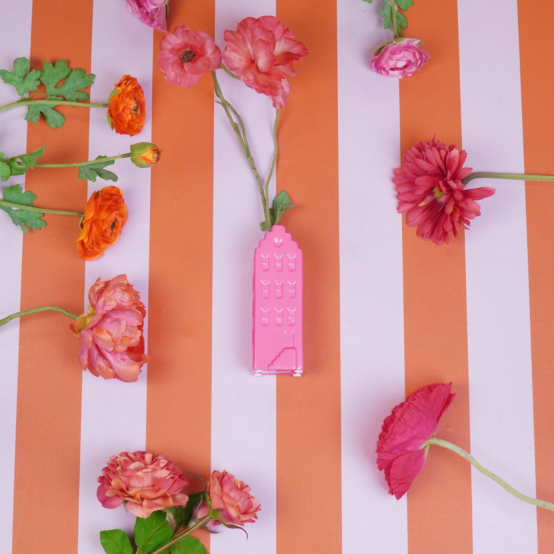 Housevitamin bv - Wholesale Vase - Flower Vase - House Vase - Ceramic - Neon Pink  -5x4,5x14,5 cm1