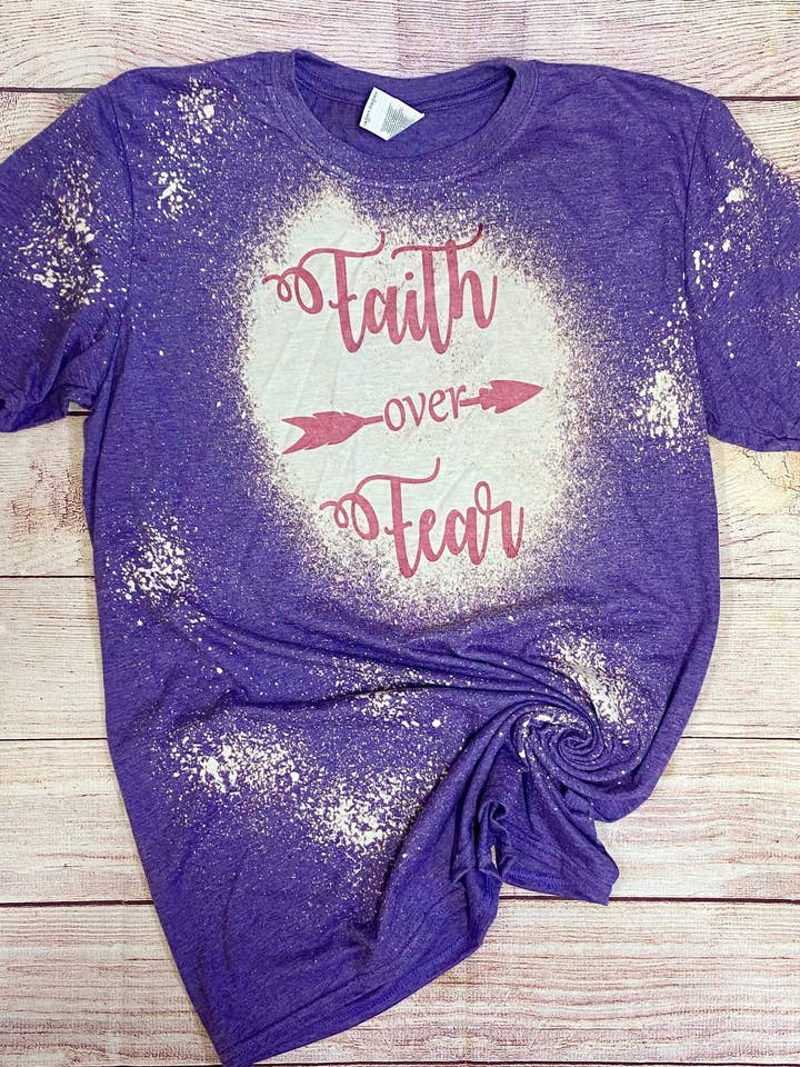 Glaube über die Angst | Glaube über die Angst Bleach Shirt | Bleach Tee | Bleached Shirt | Gebleichtes Hemd für den Großhandel von Cute As A Rustic Button