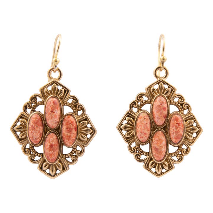 Boucles d'oreilles pendantes dorées Sanibel en corail orange pour la vente par Barse Jewelry