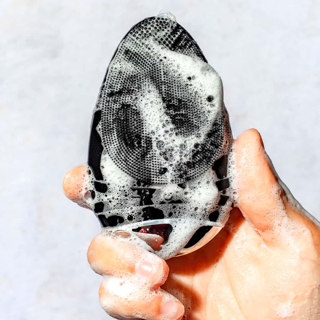 douxds - Wholesale Electronic Skincare Device - FLEX™ Pro Vibrating Face Brush7