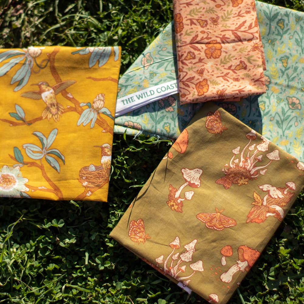 Birch Fabrics – wholesale Tygrulle – Vallmo Peachy Gräsmatta5