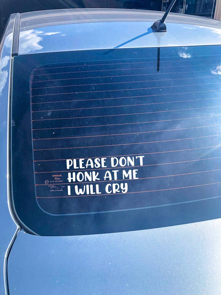 Calcomanía para auto «Please Don't Honk At Me I Will Cry» para venta al por mayor de ShopCassiesCrafts