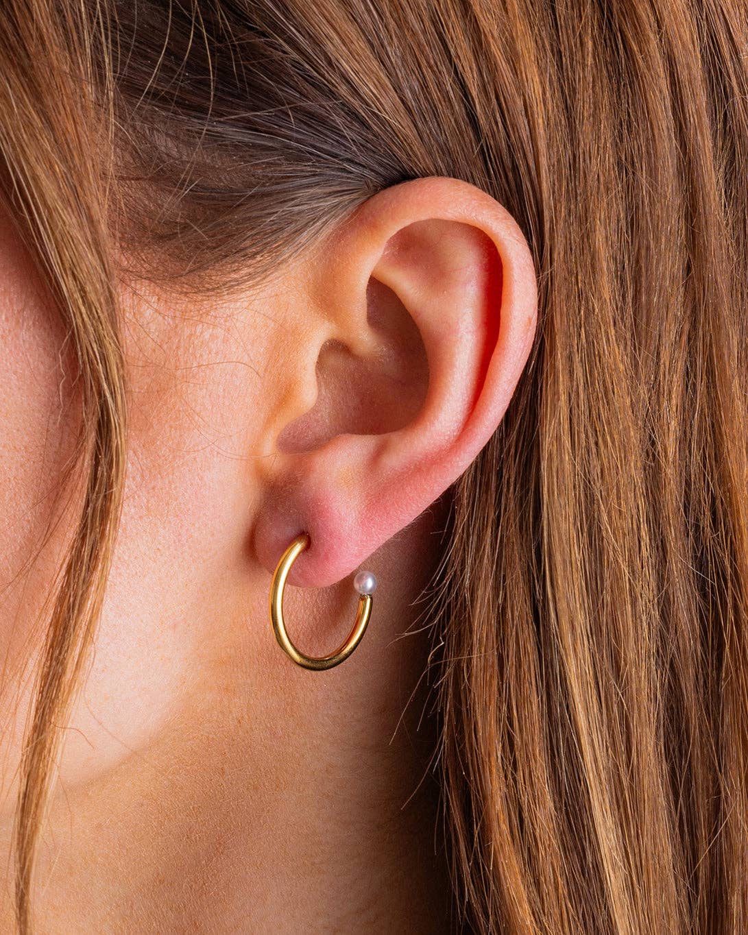 Taylor Elliott Designs - Wholesale Hoop Earrings - Hoop Earrings - Small - Gold-Plated w/ Pearl Tips - Alexis1