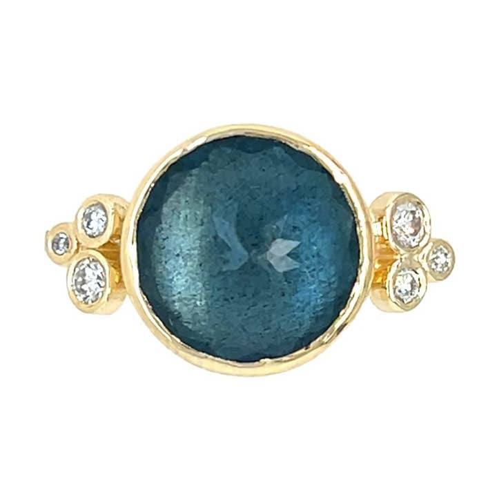 Mossakvamarinring med diamantkluster i 14k gult guld för wholesale av Emily Amey Jewelry