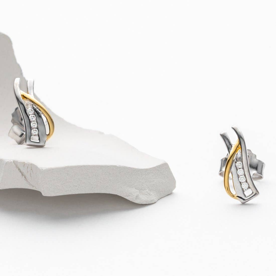 Peliani - Wholesale Dangle Earrings - Sterling Silver Ribboned Bar Earrings Hypoallergenic1