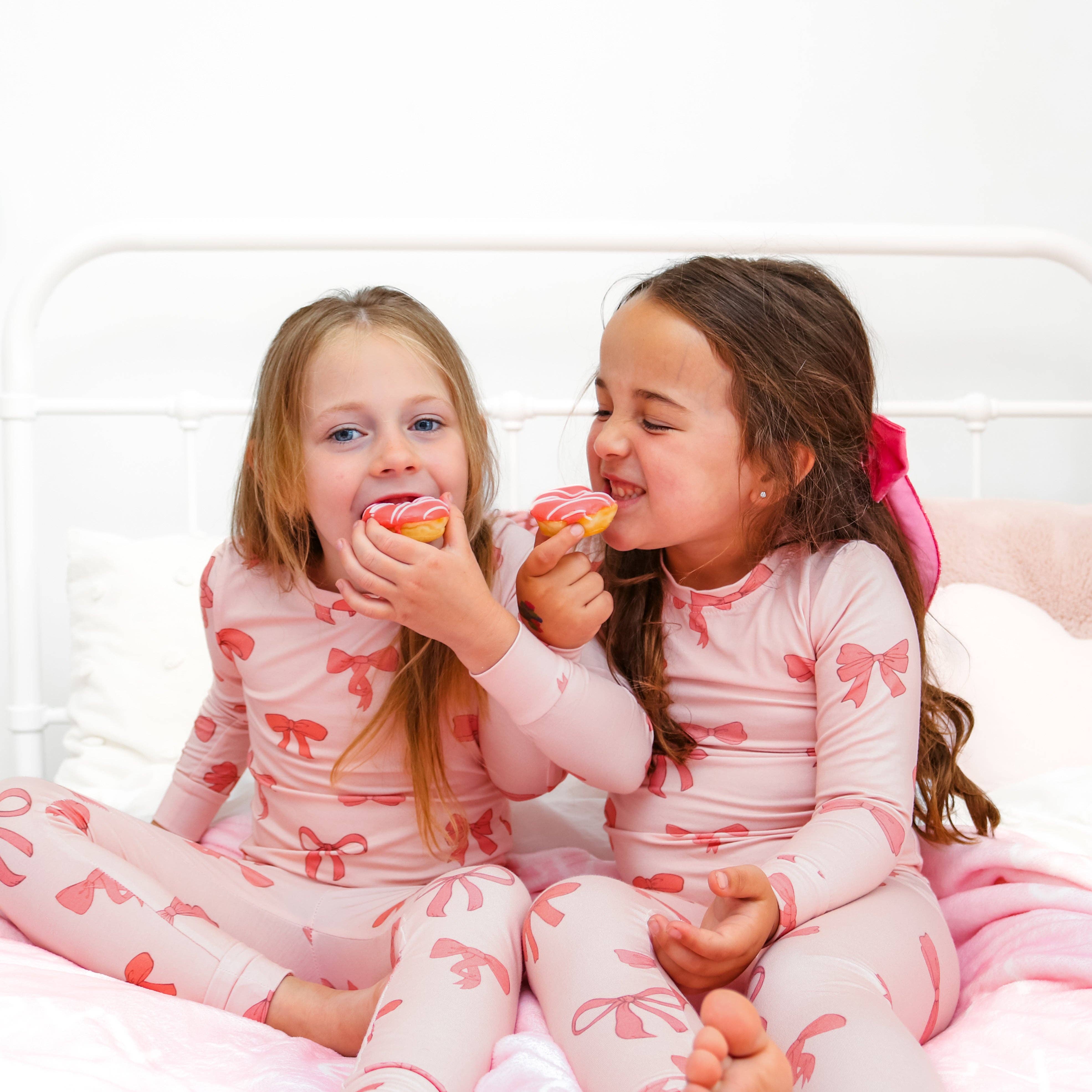 Fancy Shmancy Baby - Venta al por mayor Conjunto de pijama - Niños - Pijama con lazo rosa12