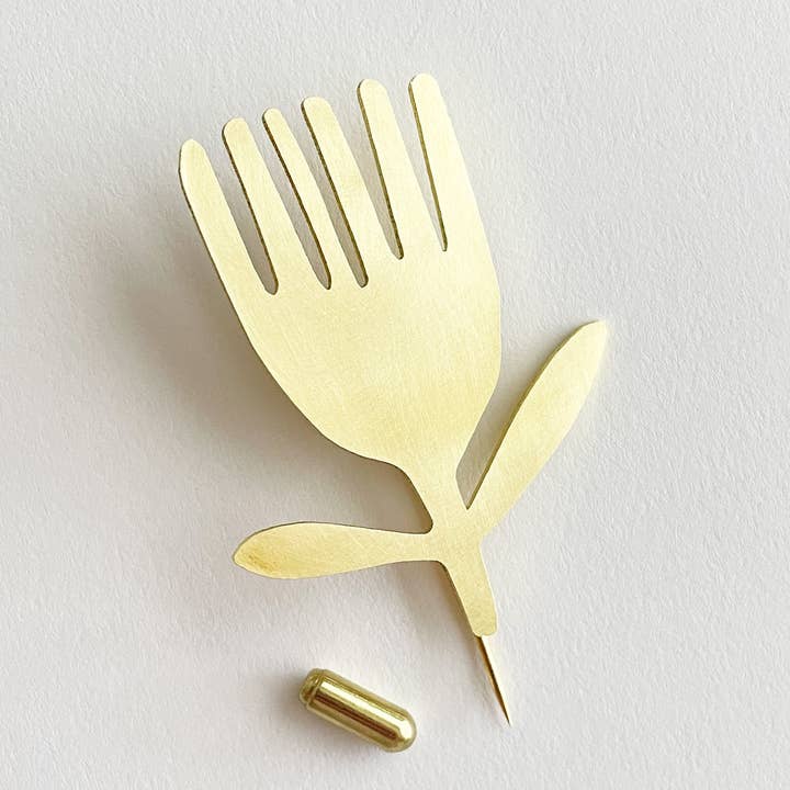 Spilla in Ottone con Finocchio di Mare per la vendita all'ingrosso da parte di Tom Pigeon