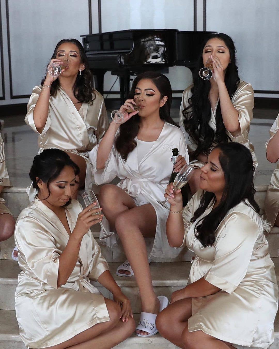 GiftsbyPR – wholesale Morgonrock - Dam – Champagnefärgad sidenkimono för brudtärnor, skräddarsydd sidenmorgonrock12