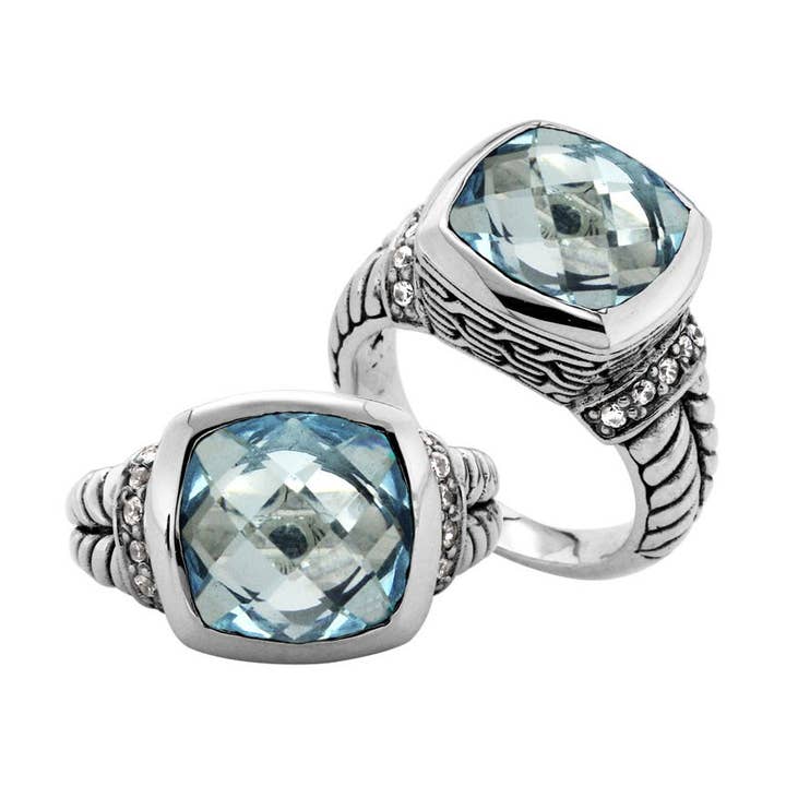 Anello in argento sterling con quarzo topazio blu e zirconi cubici AR-6162-BT – Fatto a mano a Bali, Indonesia per la vendita all'ingrosso da parte di Bali Designs