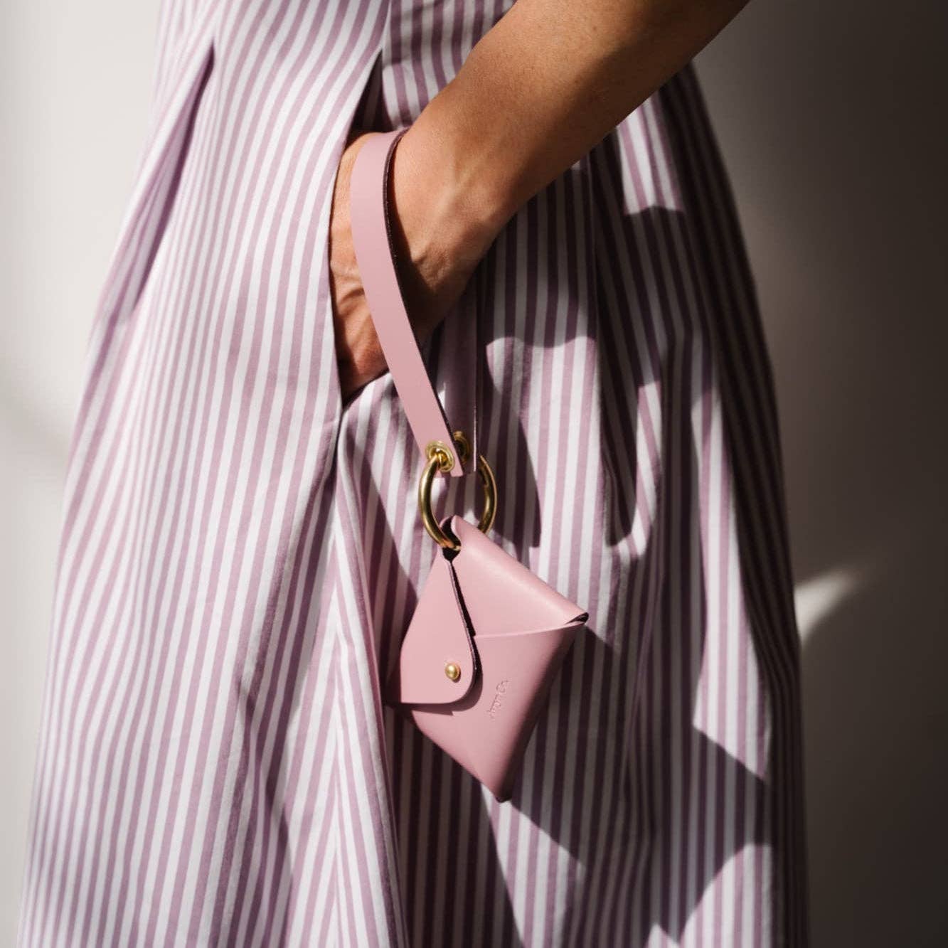 Avryn Co. - Wholesale Wristlet - Peony Matte Vachetta Leather Wristlet Wallet Set3