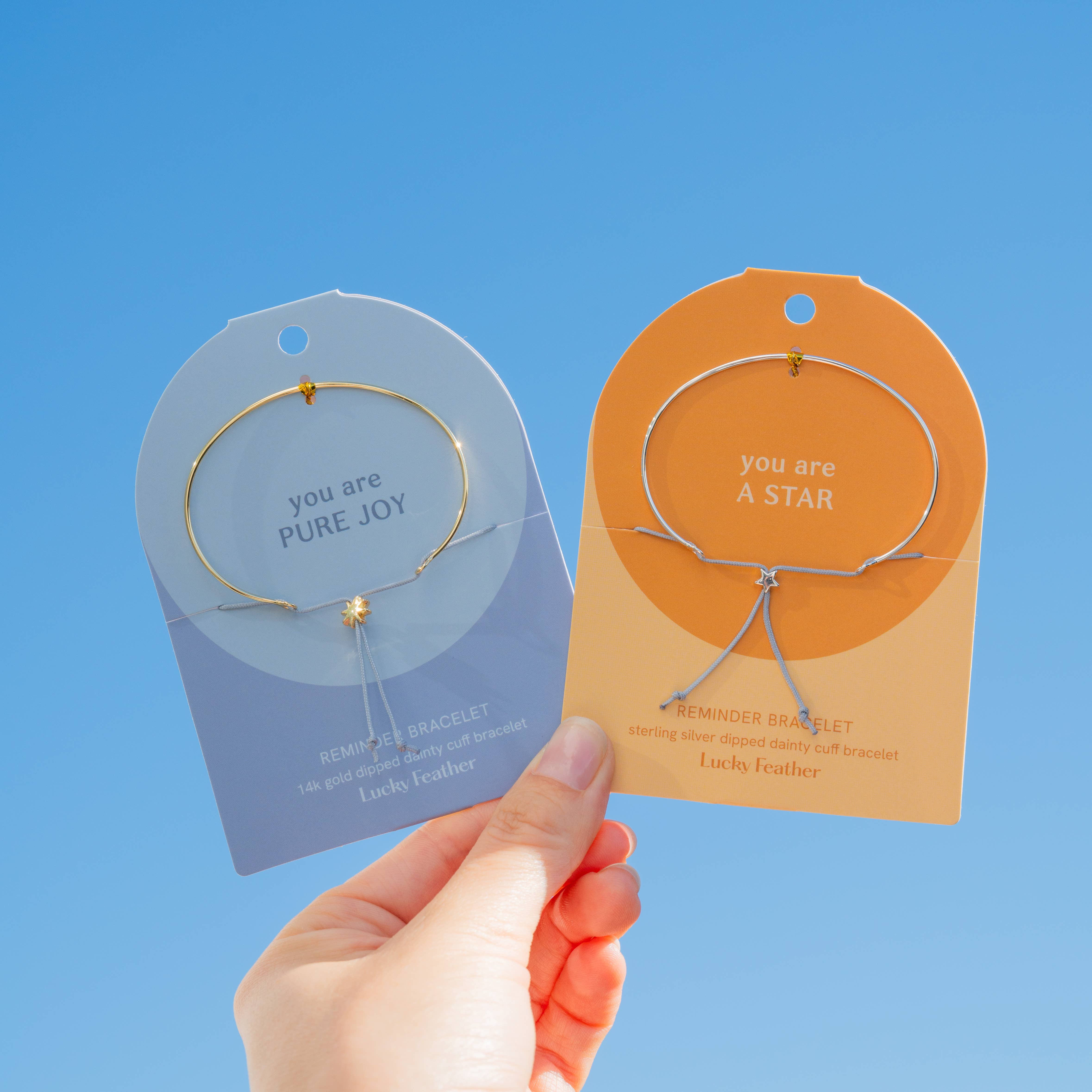 Lucky Feather – Engroshandel Armbånd med vedhæng – Reminder-armbåndssammensætning - 4 stk. af 8 forskellige designs - 32 stk. i alt (uden display)5