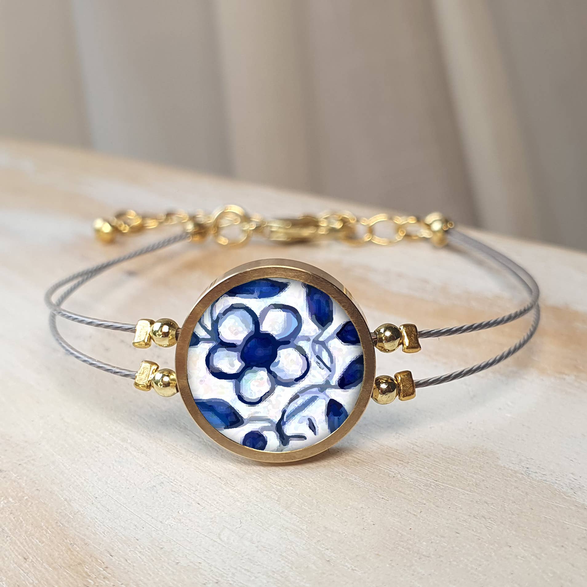 Noa Jewellery – wholesale Charm/dangle bracelet – Round Ceramic Bracelet, Gold Plated Stainless Steel Frame29