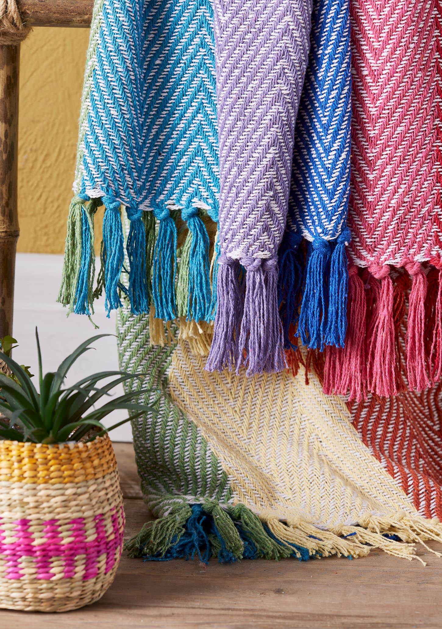 Namaste - Vente Plaids - Plaid en coton recyclé à rayures chevrons arc-en-ciel1