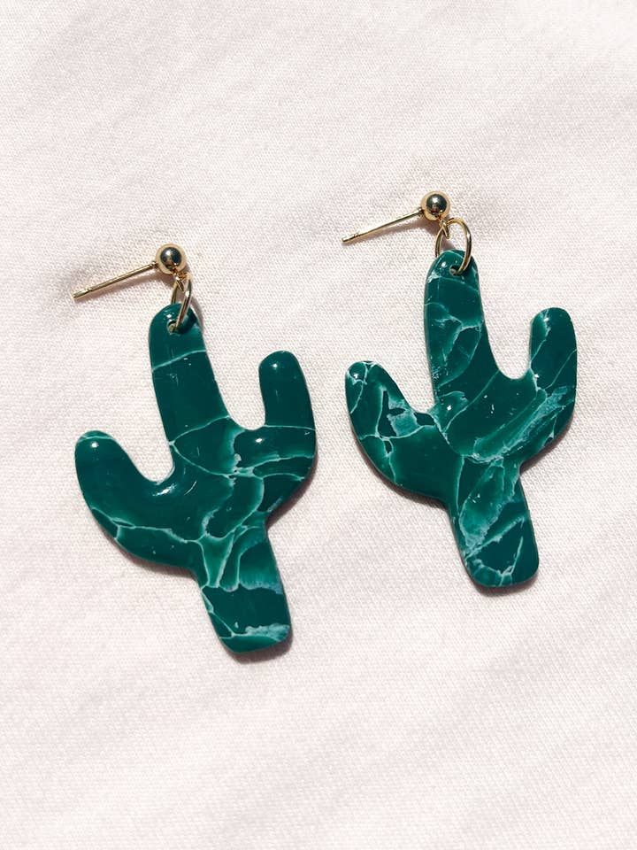 Saguaro oorbellen van groen marmer voor wholesale door Desert and Stone Jewelry