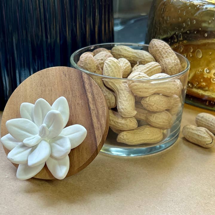 Anoq – Großhandel Dekogläser – Candy-Glas mit Holz- und Porzellan-Deckel – Lotus L3