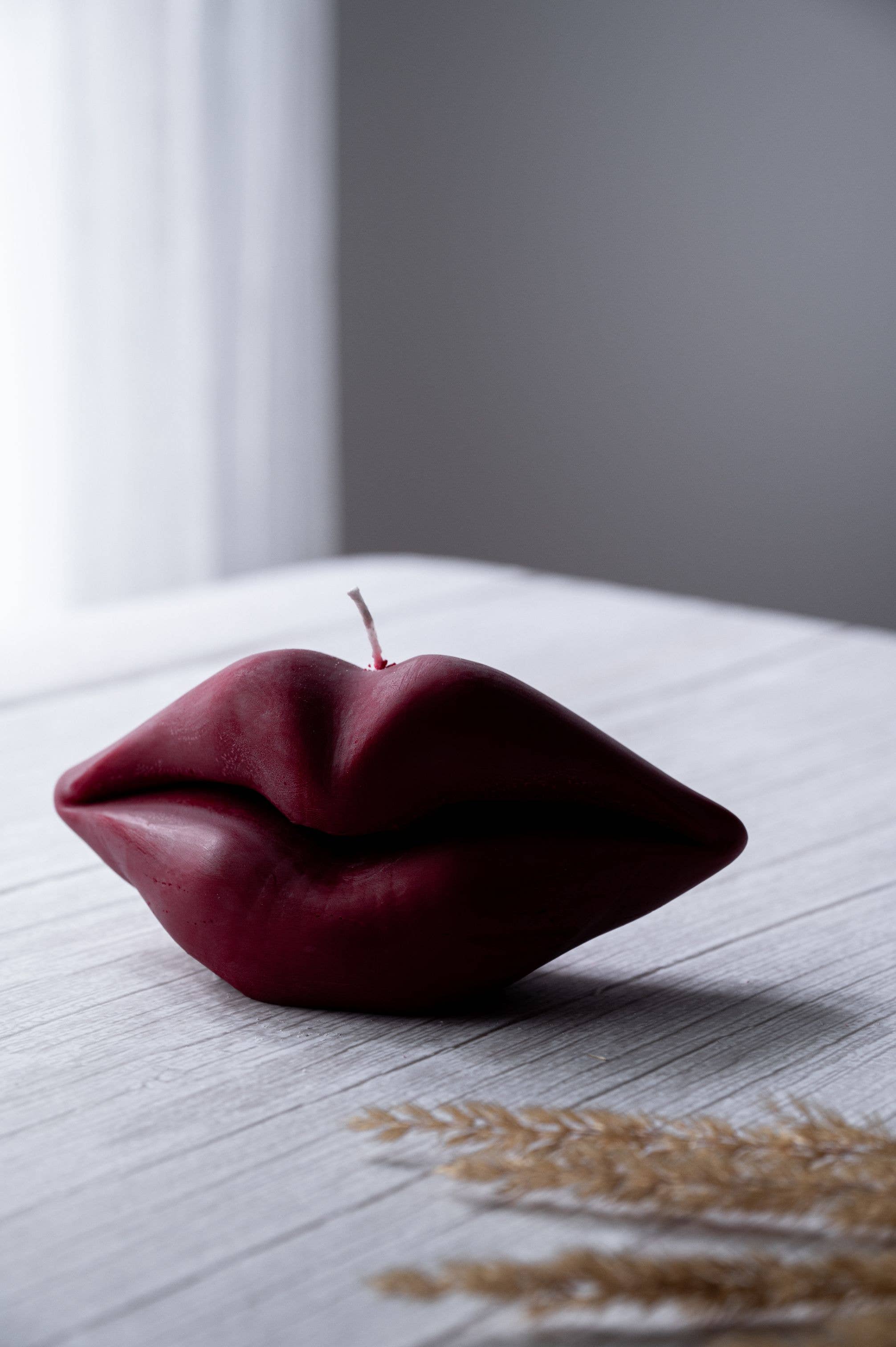 Allure CA - Wholesale Novelty Candle - Kissable Glow: Luxurious Lip-shaped Candle4