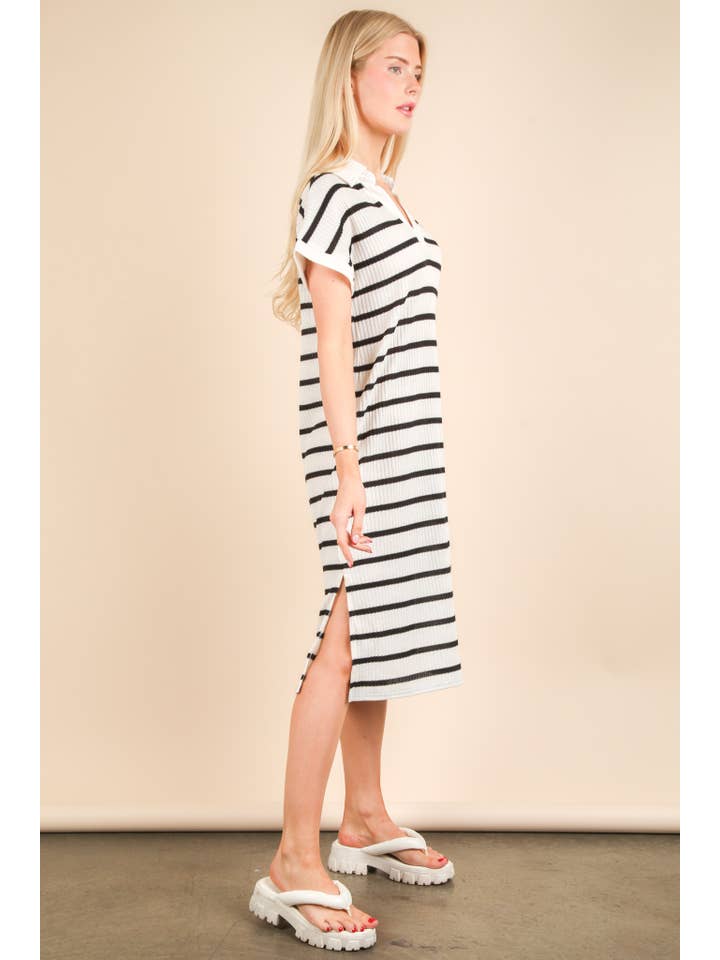 ROST/HAFERFLOCKEN Übergroßes gestreiftes Strick-Midikleid mit Kragen ND31647 für den Großhandel auf Faire19