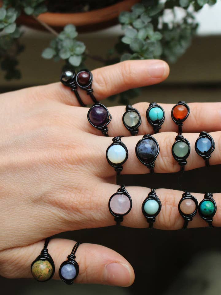 Svart trådinlindade ädelstensringar för wholesale av Gratefully Dreaming