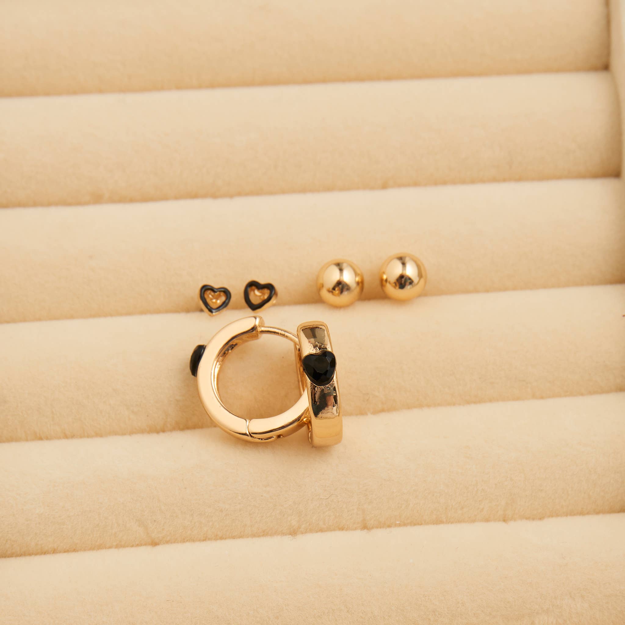 Howard's - Wholesale Jewelry Set - Earring Trio with Display Mina Heart 24 Piece Set11