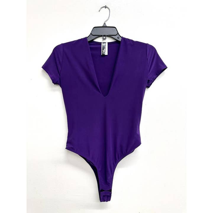 J4846 Dyb V-hals foret bodysuit for engroshandel hos Uptown Apparel