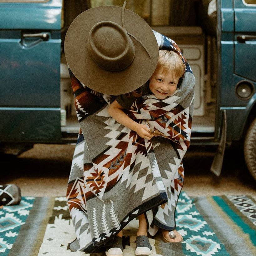 Wylde Brigade - Wholesale Throw Blanket - Mica Aztec Reversible Blanket4