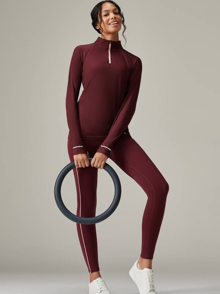 Weightless Performance legging (Inseam 28”) for wholesale by Numod Active