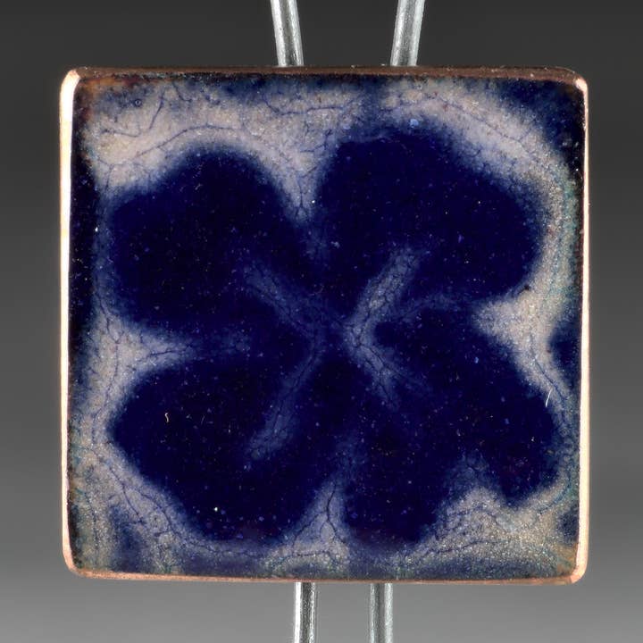 Imán de Arte en Esmalte de Cobre, Flor Azul Cobalto para venta al por mayor de Kristin Ellis