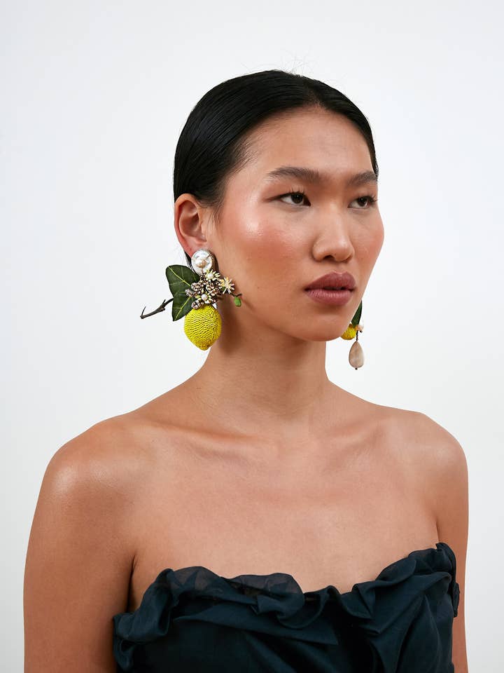 Pendientes asimétricos Limon para venta al por mayor de Ranjana Khan