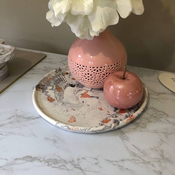 Eco Homeware Studio - Wholesale Decorative tray - Handmade Jesmonite Large Circle Tray - Purple Marble Effect1