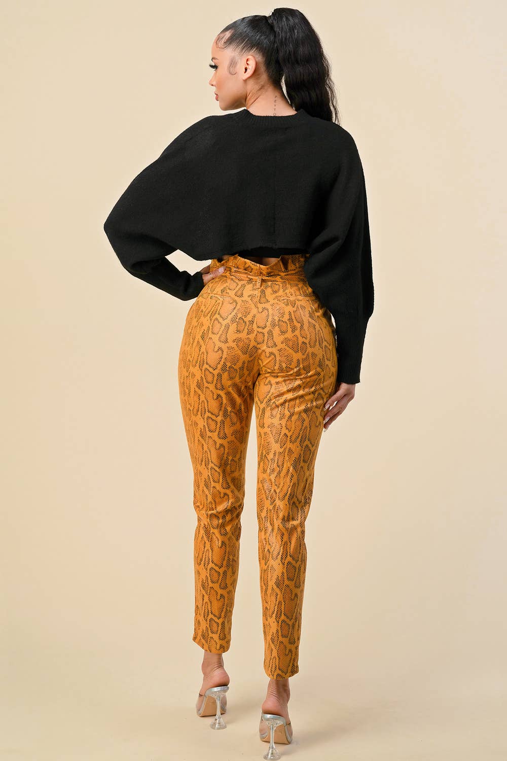 The Sang – wholesale Byxor - Dam – SP4870-2 - SNAKE SKIN SLIM FIT PAPPERSPÅSEBYXOR MED KNYTBÄLTE8