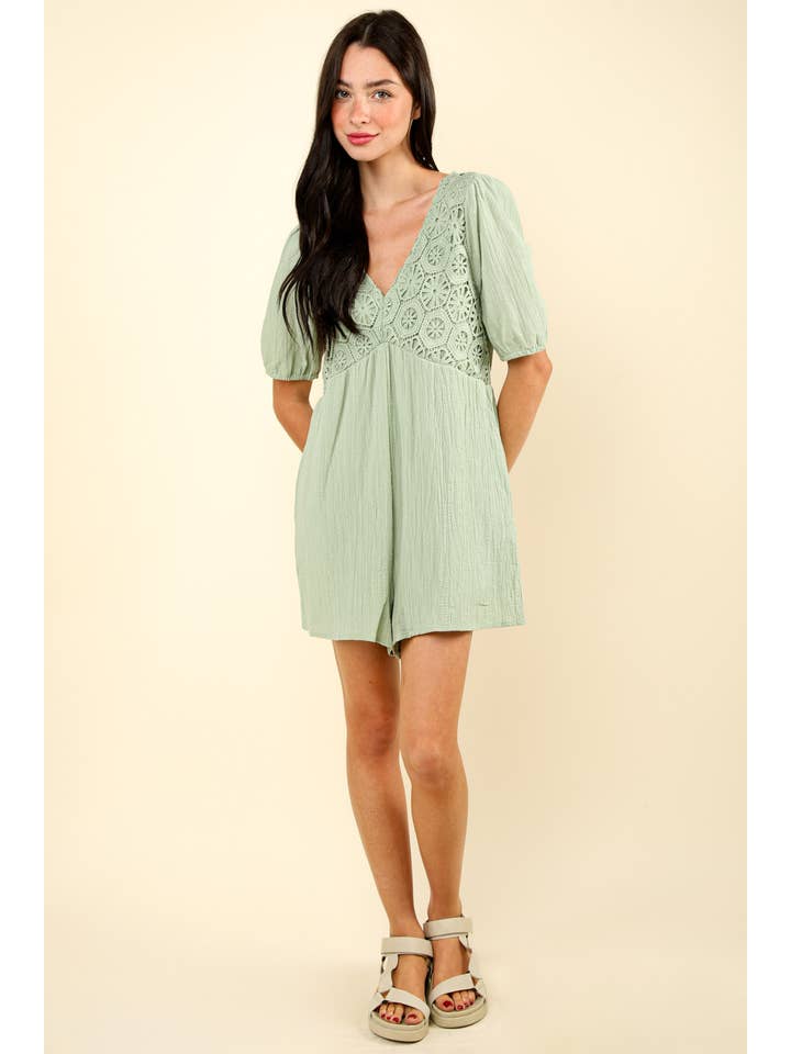 VERY J - Wholesale Romper - Dames - NP70387-Romper van stevig geweven stof met pofmouwen en kantdetails6