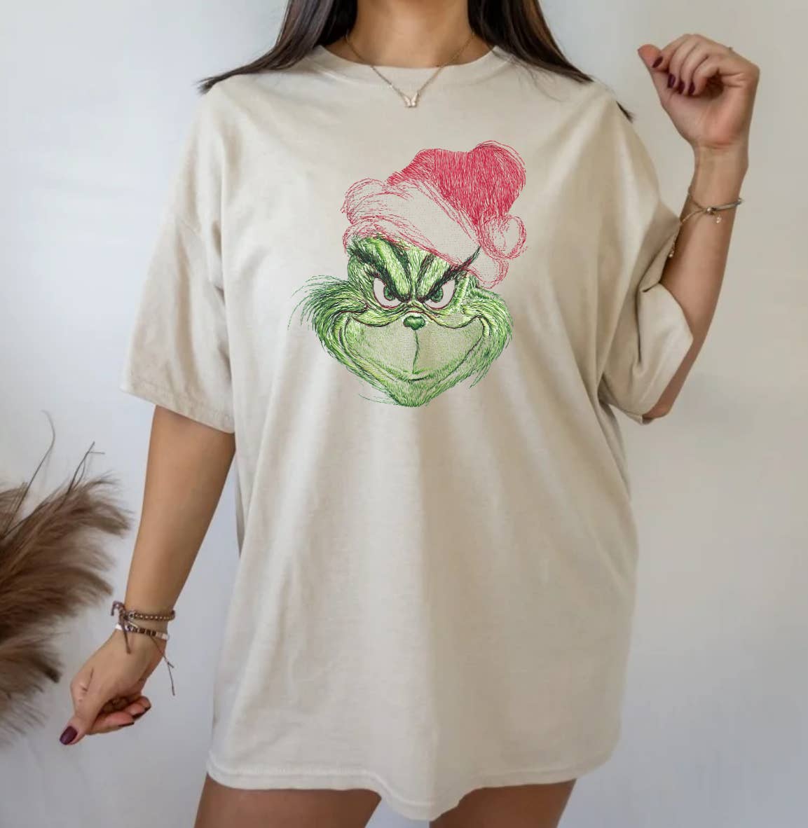 Posh Magnolia Boutique – wholesale Sweatshirt med tryck - Dam – Grinch jul falsk broderi sweatshirt eller T-shirt2