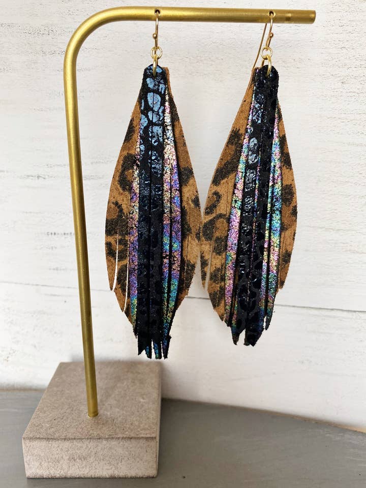 Stablet blad læder øreringe - Leopard Oilslick Leopard for engroshandel hos The Supply Society