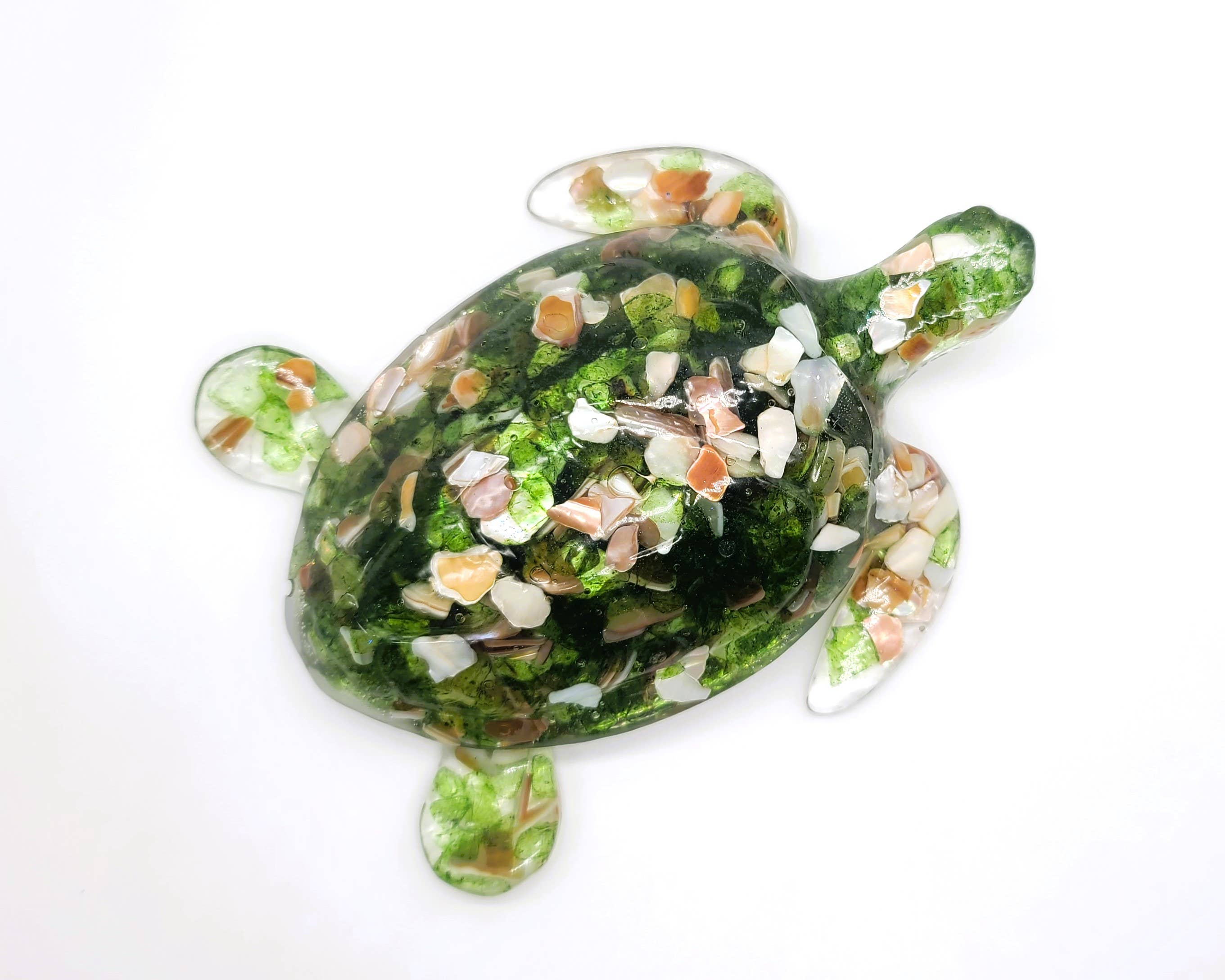 JEMS of the Sea – Engroshandel Pyntefigur – Harpiks havskildpadde figur - Lavet med grønt havglas og muslingeskaller6