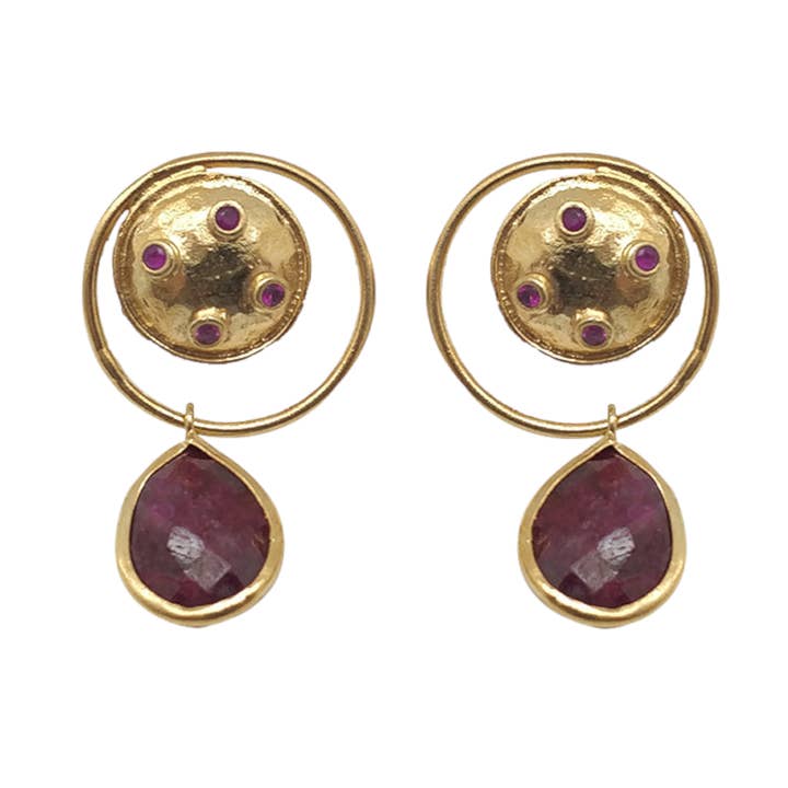 Orecchini in oro fatti a mano in corindone rubino per la vendita all'ingrosso da parte di ZEYZEY