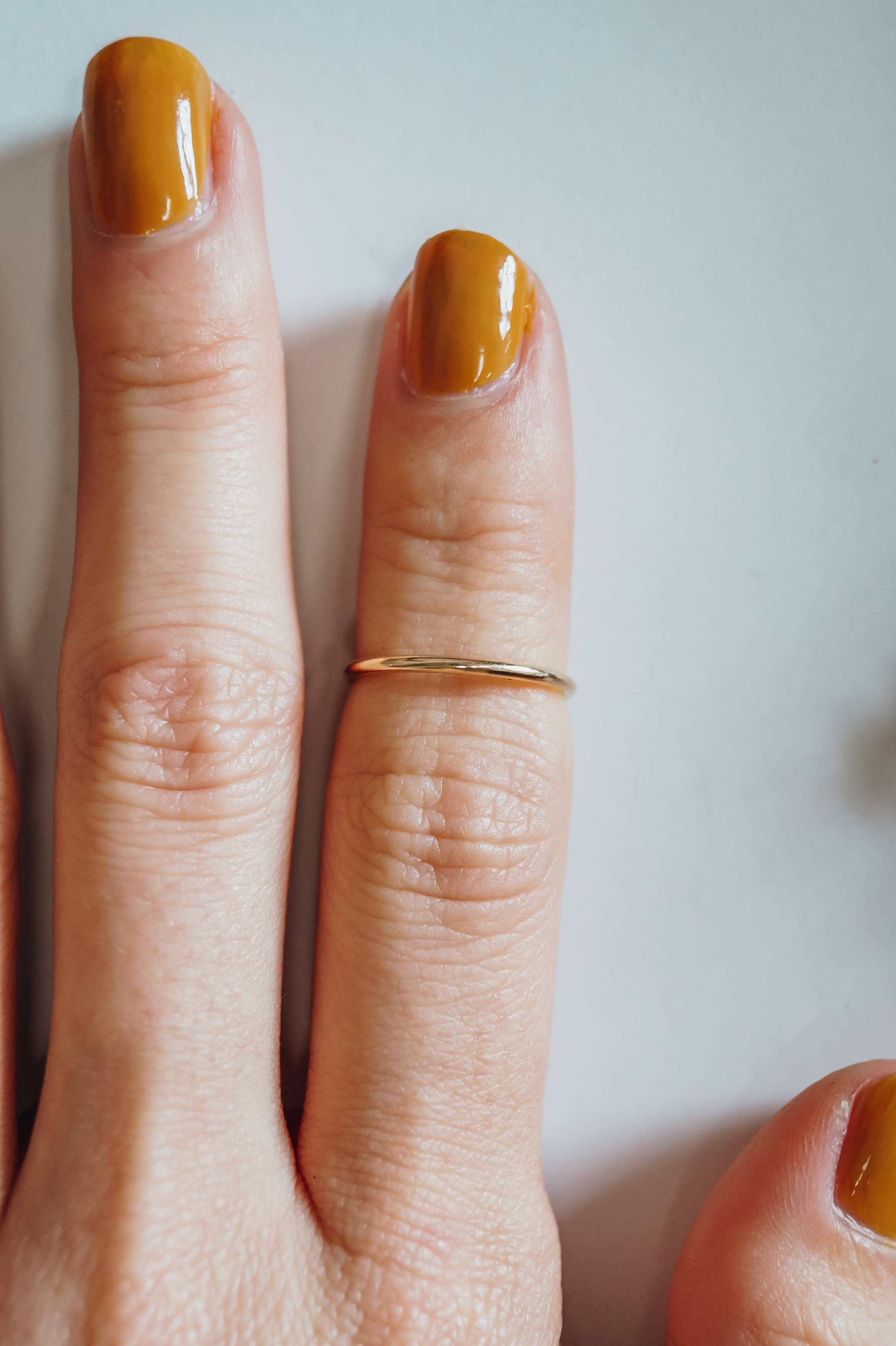 Hannah Naomi - Vendita all'ingrosso Anello midi/a fascia - Anello impilabile di medio spessore, riempimento in oro 14 carati9