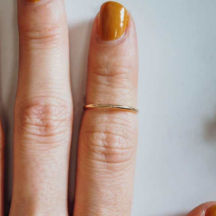 Hannah Naomi - Vendita all'ingrosso Anello midi/a fascia - Anello impilabile di medio spessore, riempimento in oro 14 carati9