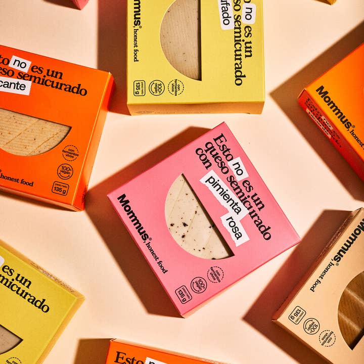 Mommus - Venta al por mayor Quesos - "Esto no es un queso semicurado" a la Pimienta Rosa 135 gr.