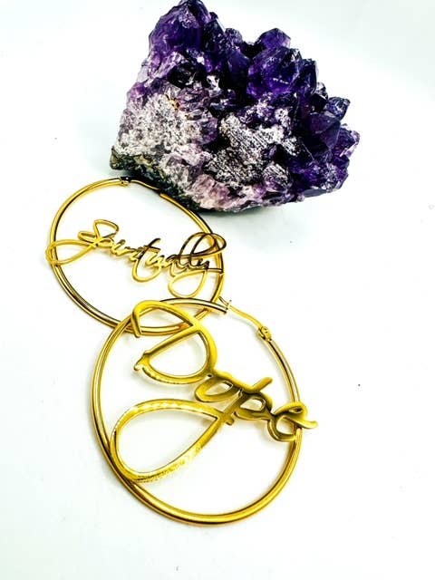 Créoles « Spiritually Dope » en métal doré pour la vente par B.Birdwatcher Spiritual Stones