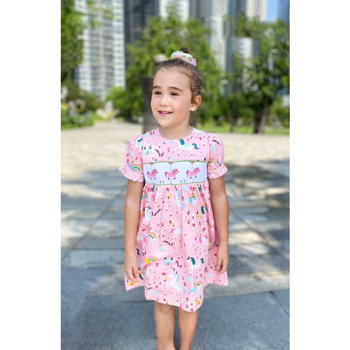 Abito smock a mano con unicorno arcobaleno per neonata per la vendita all'ingrosso da parte di Angeline Kids