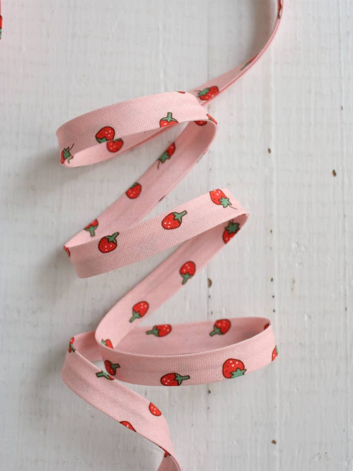 1/2" Double Fold Bias Binding Pink Strawberry Sewing Notions for wholesale by Bessie Pearl Binding Co
