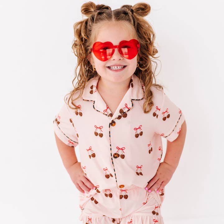 Pyjama court à boutons avec motif léopard pour la vente par Kiki + Lulu