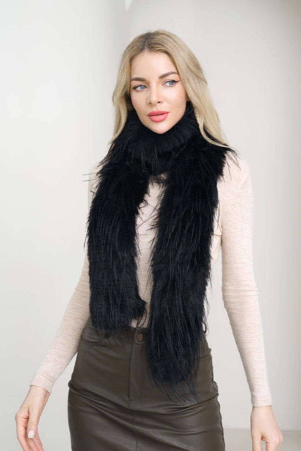 MiMi Wholesale - Wholesale Scarf - Women's - S5122 Lana Feathered Fur Shaggy Scarf Stole0