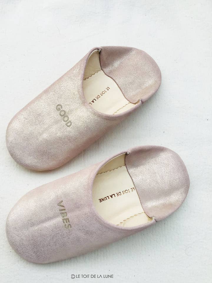 GALA iriserende ruskinds-tøfler for engroshandel hos le toit de la lune