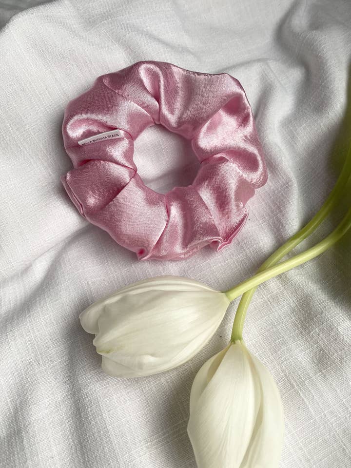 Chouchou en Soie Rose pour la vente par BELLA BUDDHA BEADS