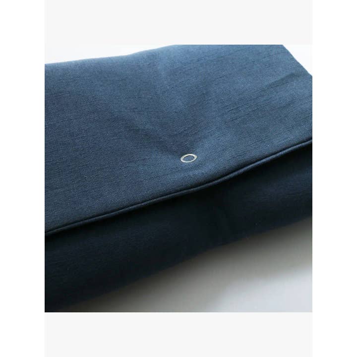 Matelas à langer nomade bleu indigo pour la vente par Petit Martin