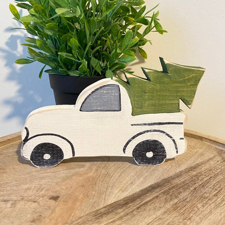 Camion Vintage pour la vente par Honey Bee farm design