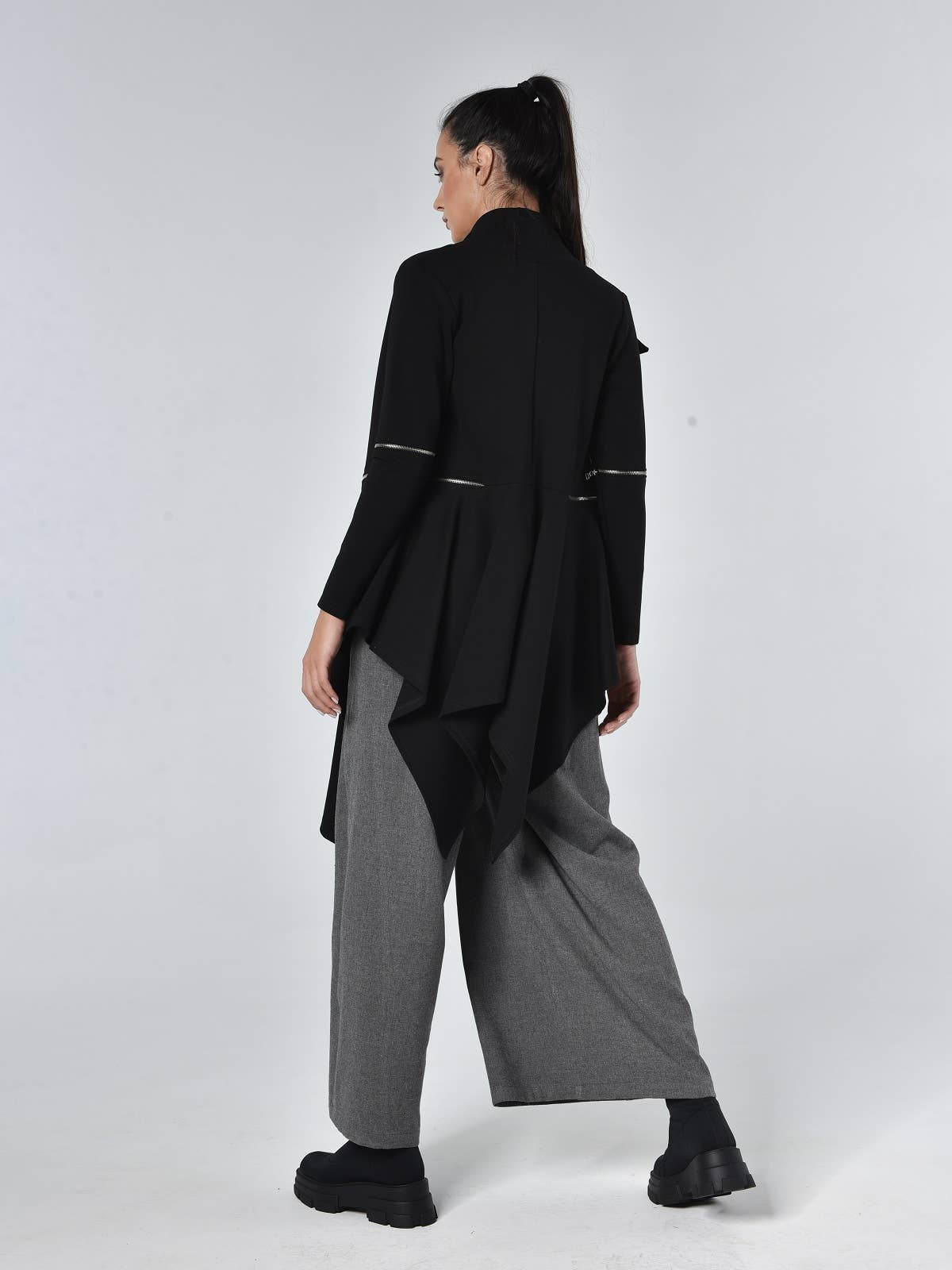 Metamorphoza – Engroshandel Jakke - Dame – Futuristisk asymmetrisk jakke5